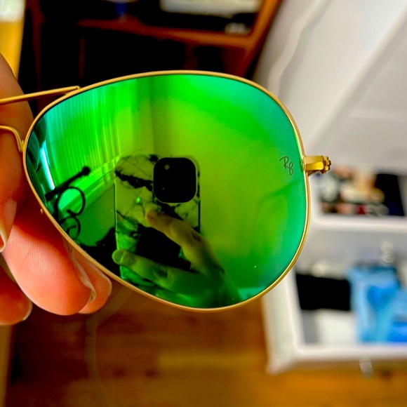 Green reflective RayBans - Picture 2 of 3